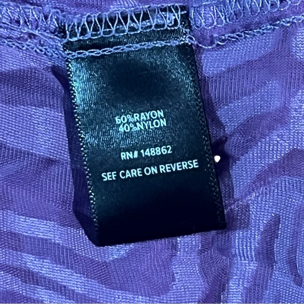 Torrid Purple Velvet Burnout Blouse Split Neck Tunic Top Size 2 - Picture 9 of 10